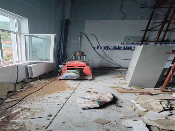 玛多地基基础下沉墙体裂缝加固注浆顶升施工