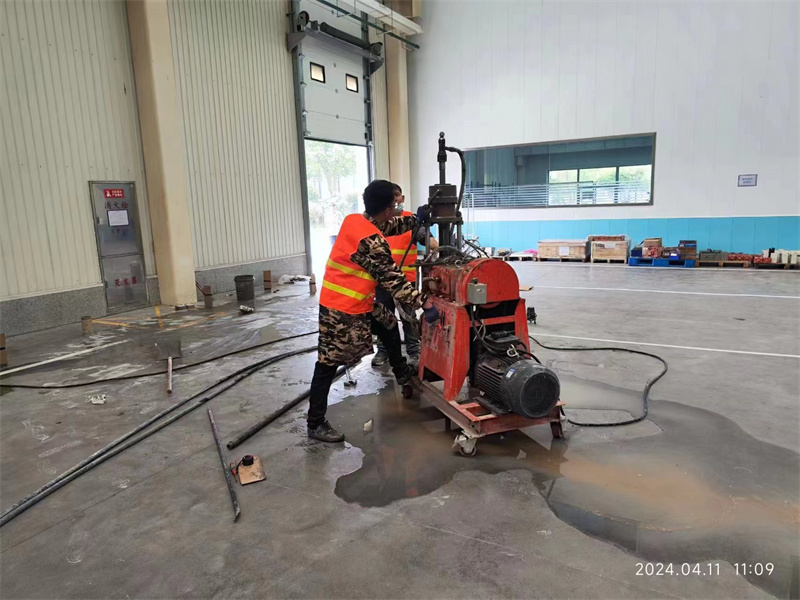 玛多厂房地面下沉塌陷注浆加固施工